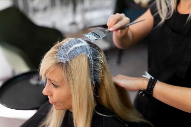 Quelle coloration pour des cheveux fins et fragiles