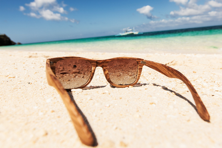 lunettes de soleil en bois