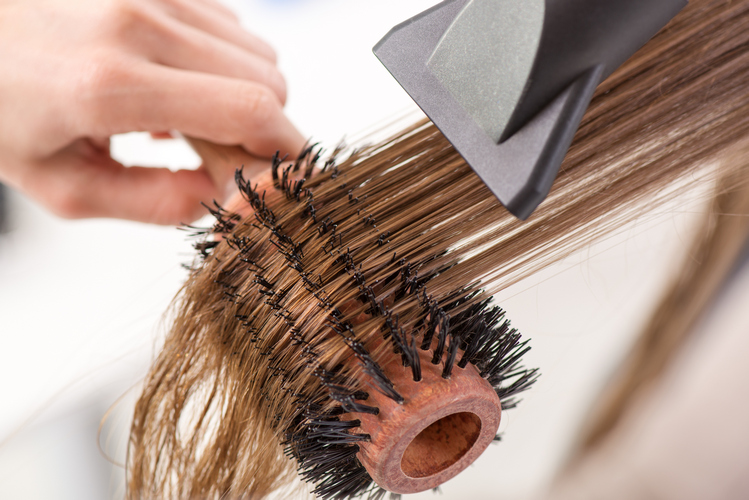brushing cheveux