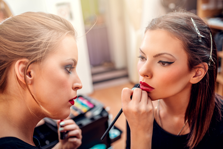 élaboration d'un maquillage permanent des lèvres