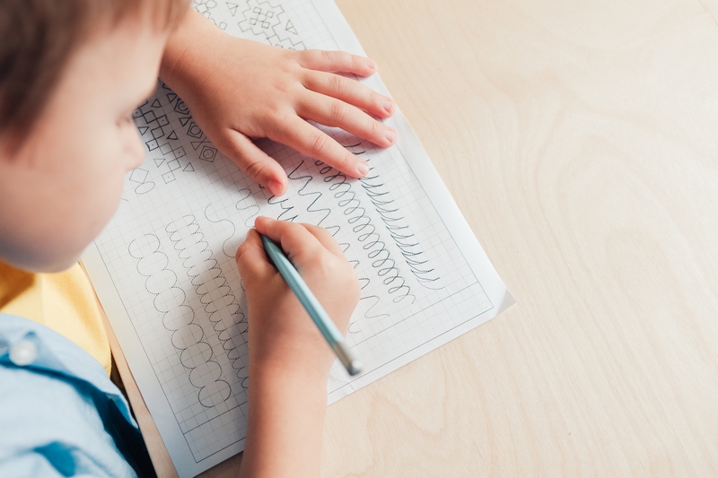 enfant qui écrit