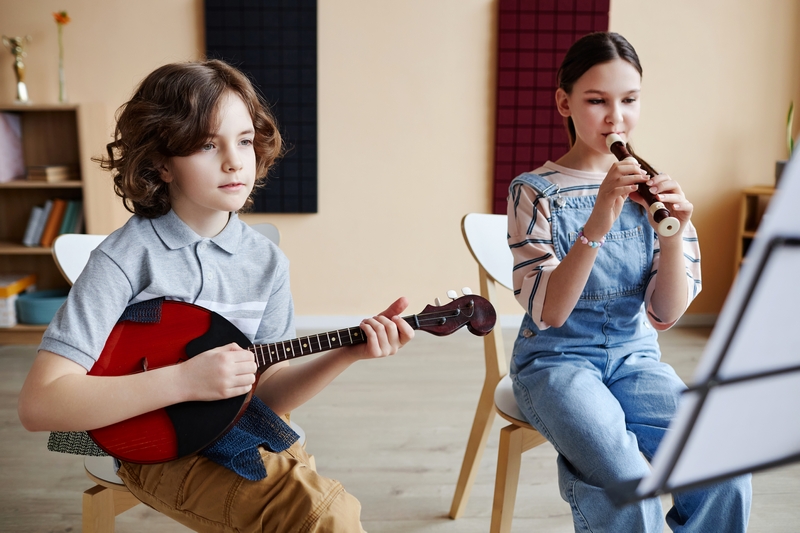 enfants qui jouent de la musique