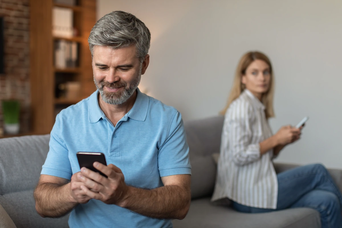 Un homme qui ignore sa femme