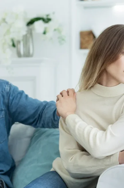 Une femme et un homme qui se dispute
